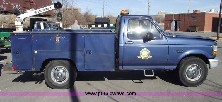 image for item E9543 1995 Ford F250 XL/XLT  service truck