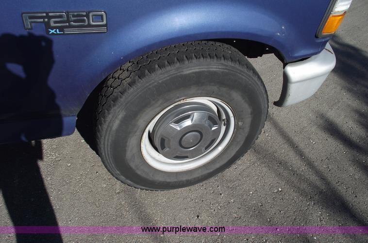 image for item E9543 1995 Ford F250 XL/XLT  service truck