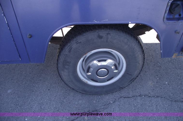 image for item E9543 1995 Ford F250 XL/XLT  service truck