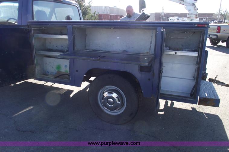 image for item E9543 1995 Ford F250 XL/XLT  service truck