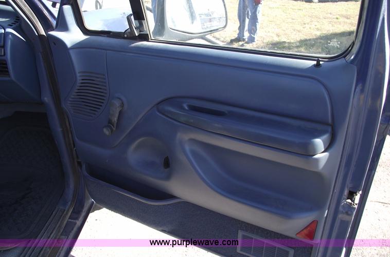 image for item E9543 1995 Ford F250 XL/XLT  service truck