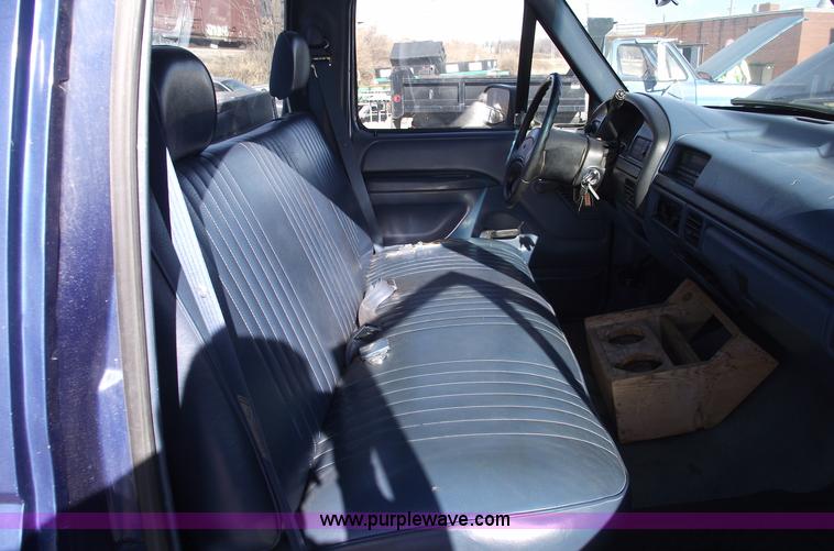 image for item E9543 1995 Ford F250 XL/XLT  service truck