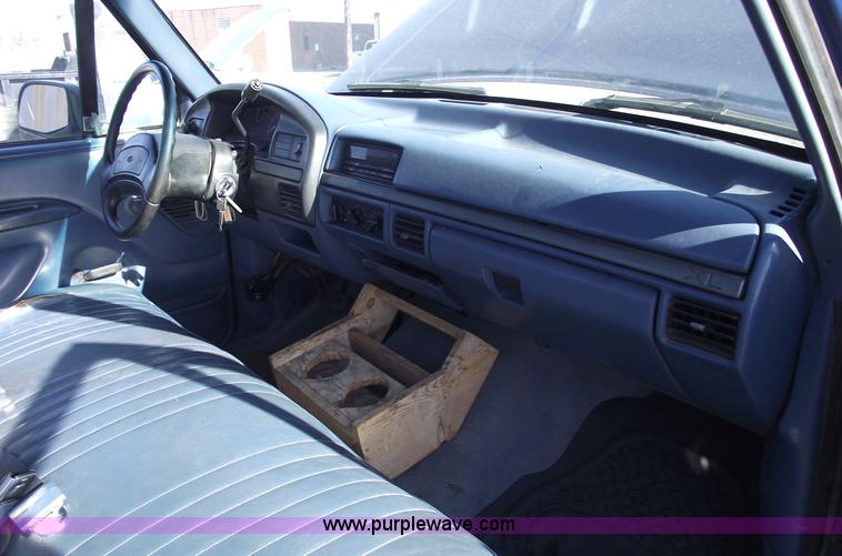 image for item E9543 1995 Ford F250 XL/XLT  service truck