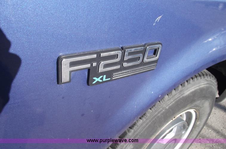 image for item E9543 1995 Ford F250 XL/XLT  service truck