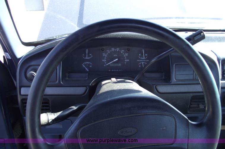 image for item E9543 1995 Ford F250 XL/XLT  service truck