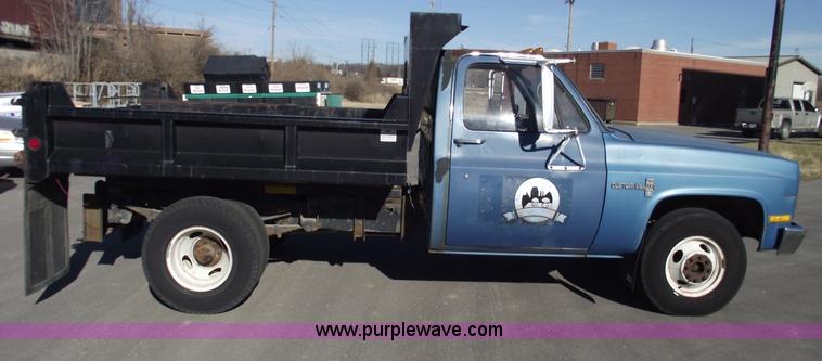 image for item E9546 1988 Chevrolet R30 pickup truck with dump bed