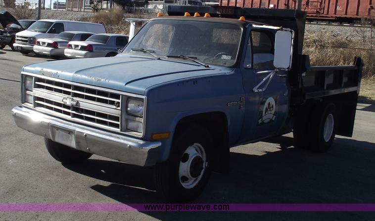 image for item E9546 1988 Chevrolet R30 pickup truck with dump bed