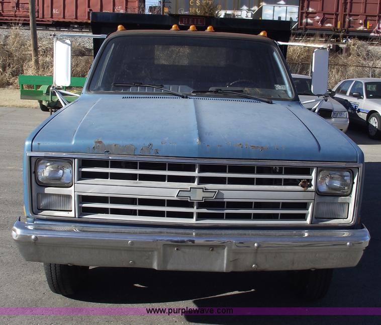 image for item E9546 1988 Chevrolet R30 pickup truck with dump bed