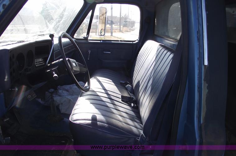 image for item E9546 1988 Chevrolet R30 pickup truck with dump bed