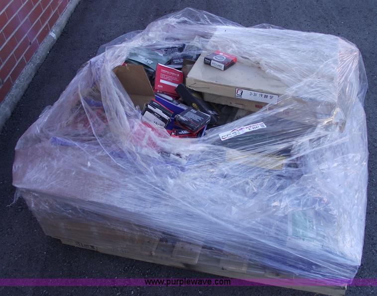image for item E9547 Pallet of assorted seals, bearings and chains