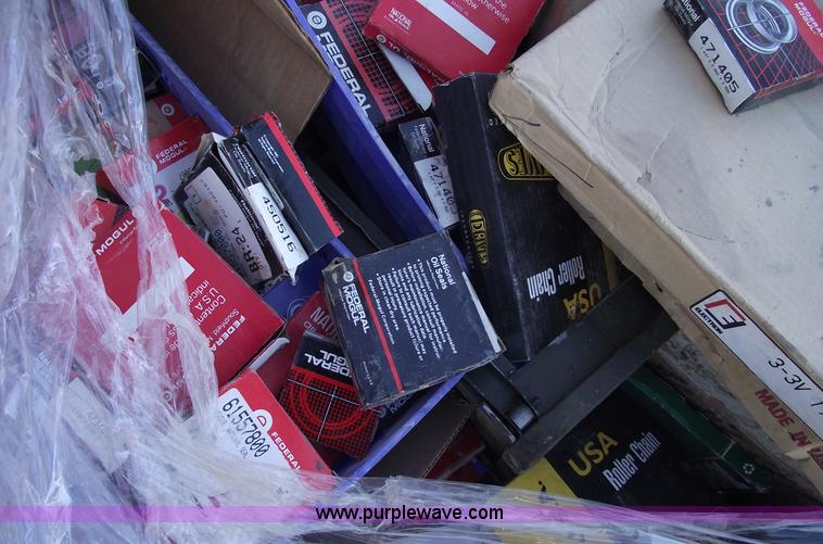 image for item E9547 Pallet of assorted seals, bearings and chains