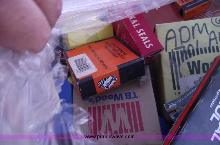 image for item E9547 Pallet of assorted seals, bearings and chains