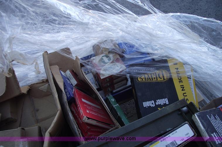 image for item E9547 Pallet of assorted seals, bearings and chains