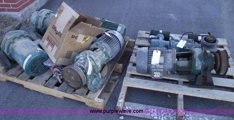 image for item E9552 (2) Pallets of electric motors