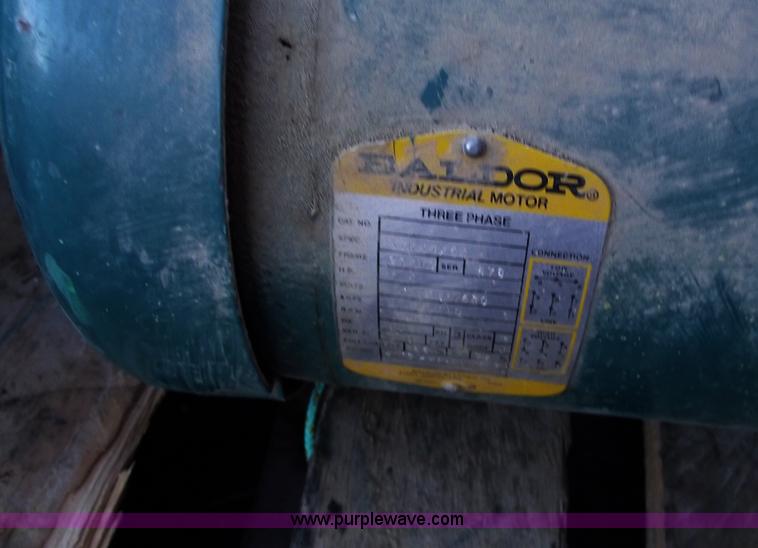 image for item E9552 (2) Pallets of electric motors