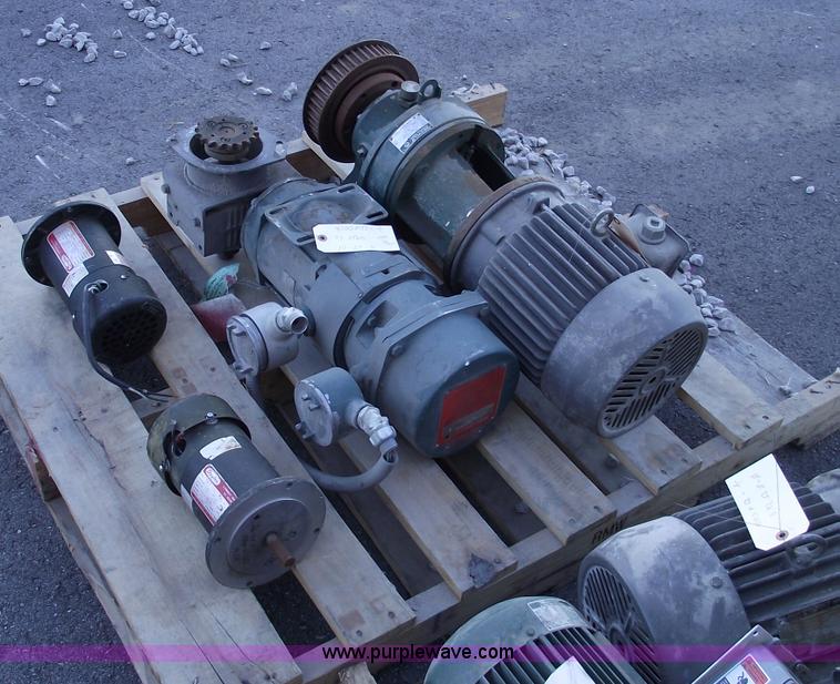 image for item E9552 (2) Pallets of electric motors