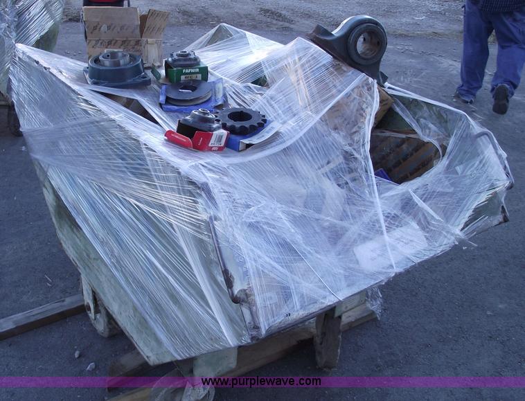 image for item E9566 Rolling dump cart filled with assorted items