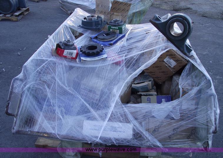 image for item E9566 Rolling dump cart filled with assorted items