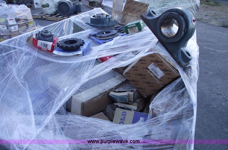 image for item E9566 Rolling dump cart filled with assorted items
