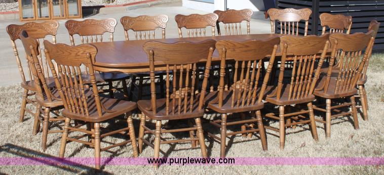 image for item F9954 Solid oak dining table