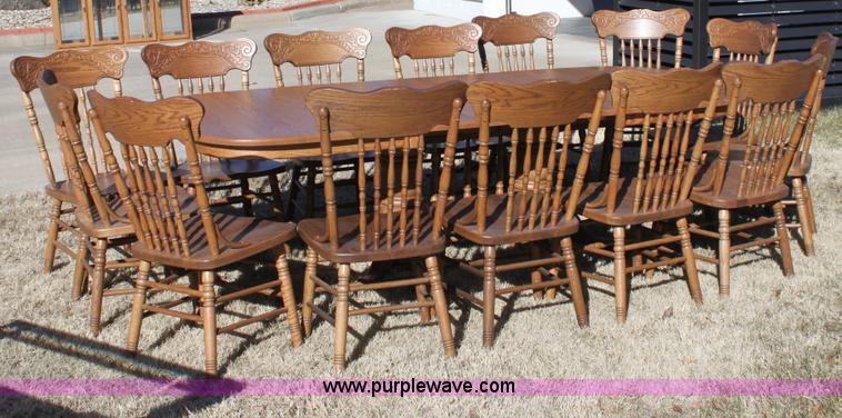 image for item F9954 Solid oak dining table