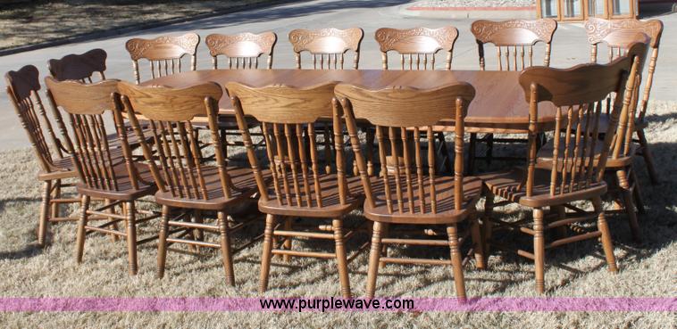 image for item F9954 Solid oak dining table