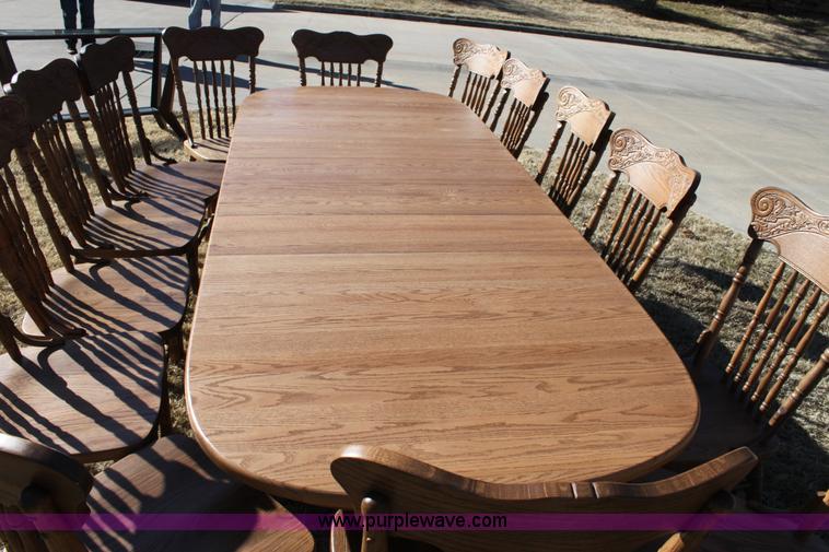 image for item F9954 Solid oak dining table