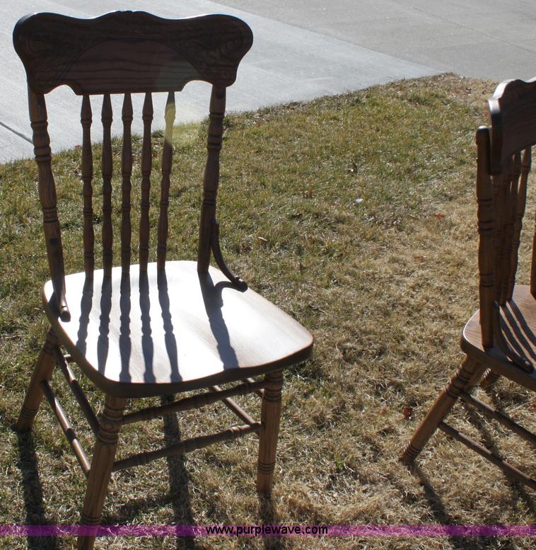 image for item F9954 Solid oak dining table