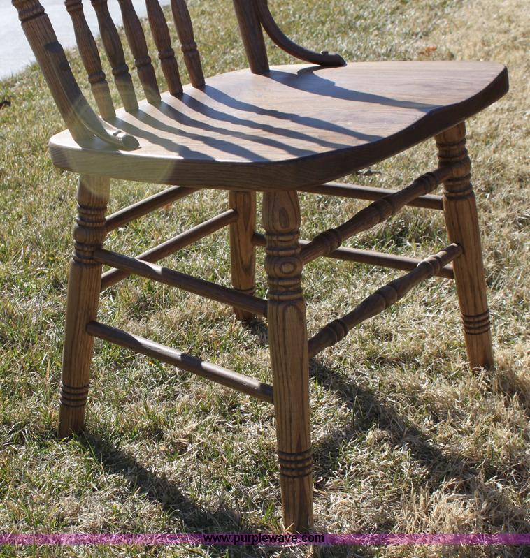 image for item F9954 Solid oak dining table