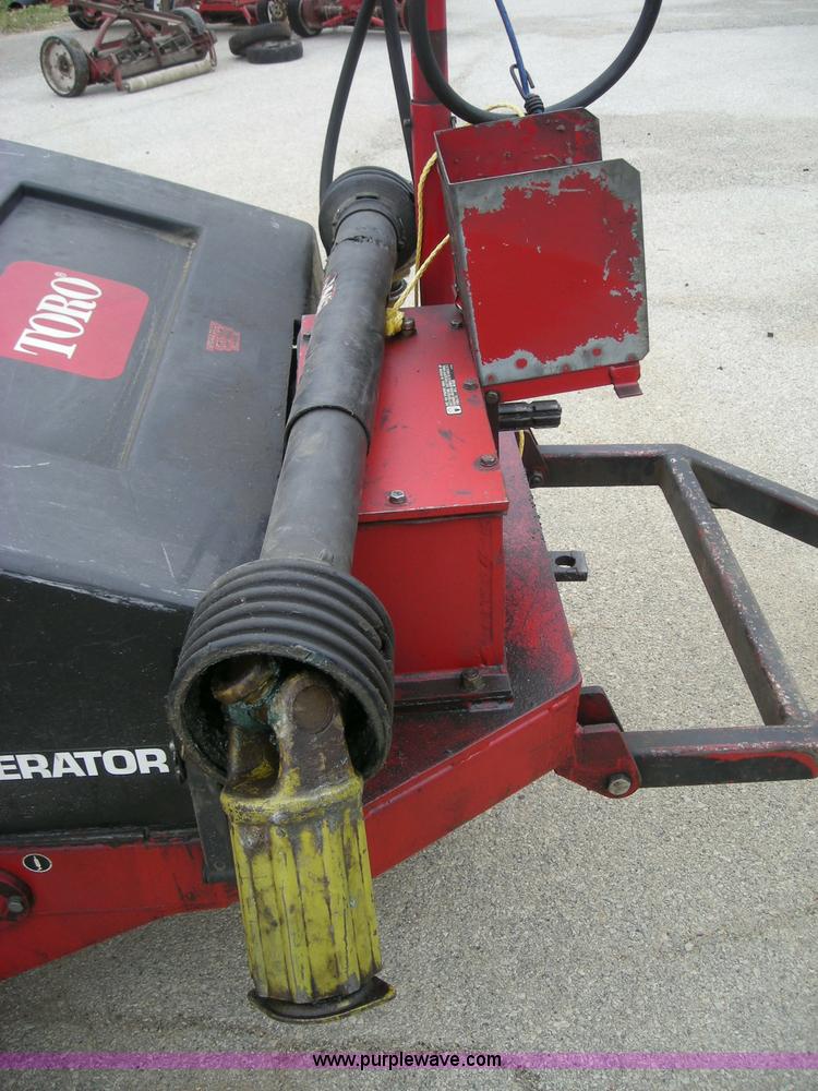 image for item I9752 1991 Toro 09501 pull behind fairway aerator
