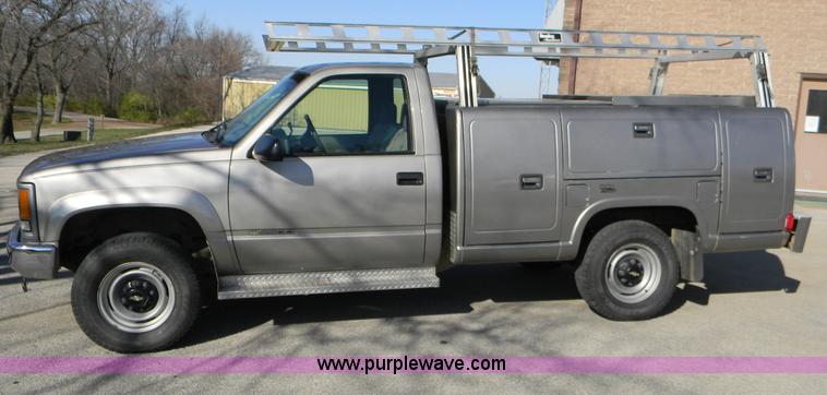 image for item I9754 1999 Chevrolet K2500 pickup truck