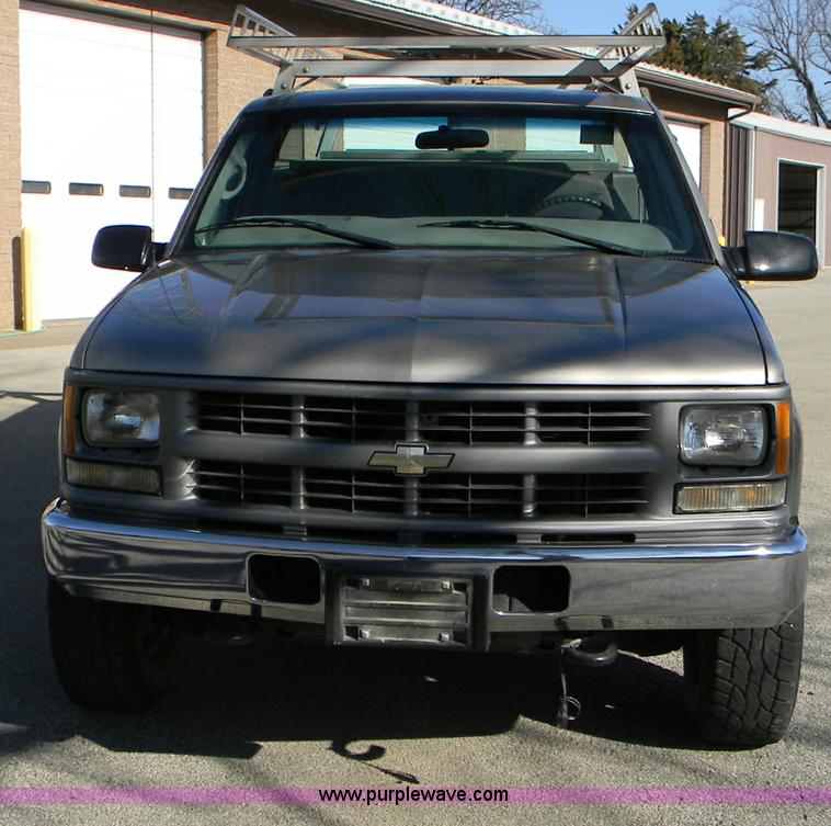 image for item I9754 1999 Chevrolet K2500 pickup truck