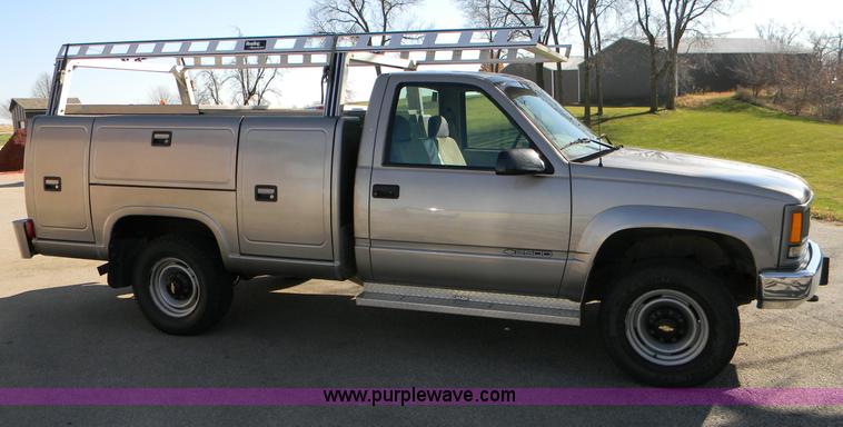 image for item I9754 1999 Chevrolet K2500 pickup truck