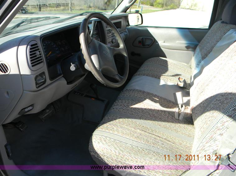 image for item I9754 1999 Chevrolet K2500 pickup truck