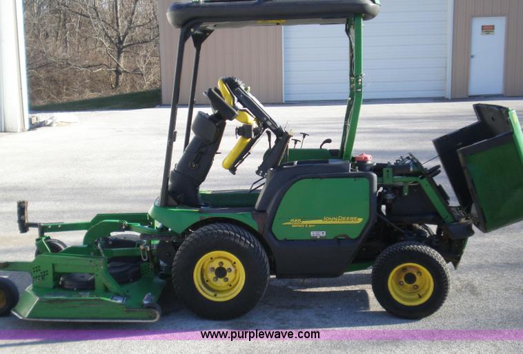 image for item I9758 2005 John Deere 1565 mower