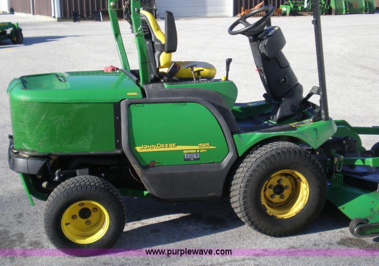 image for item I9758 2005 John Deere 1565 mower