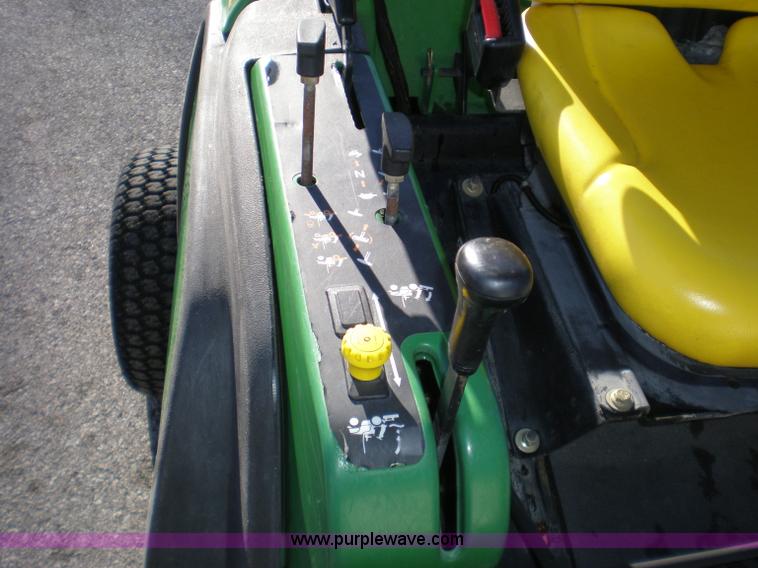 image for item I9758 2005 John Deere 1565 mower