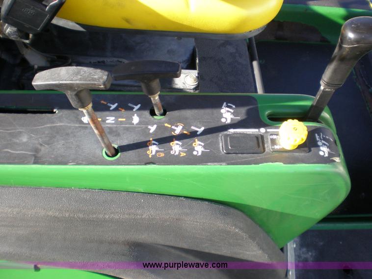 image for item I9758 2005 John Deere 1565 mower