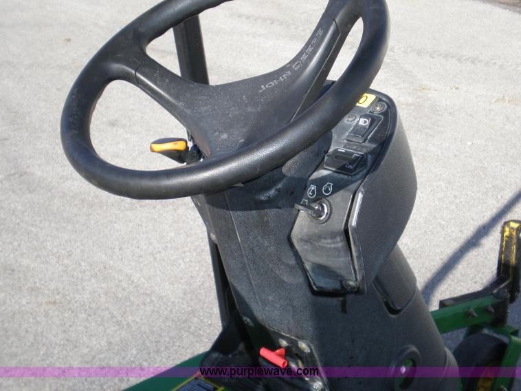 image for item I9758 2005 John Deere 1565 mower