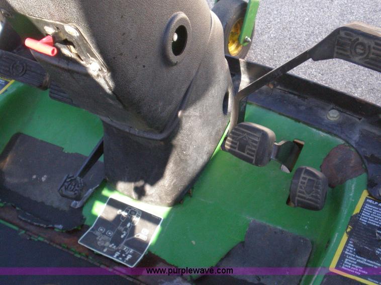 image for item I9758 2005 John Deere 1565 mower