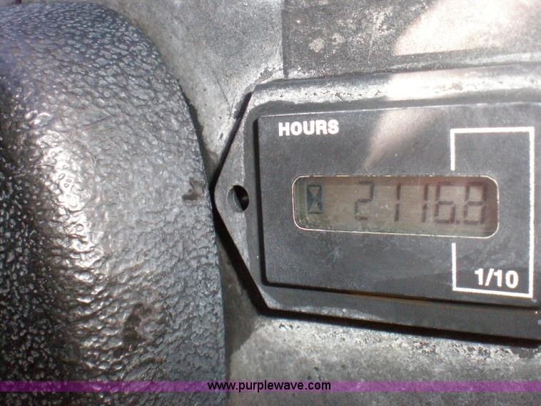 image for item I9758 2005 John Deere 1565 mower