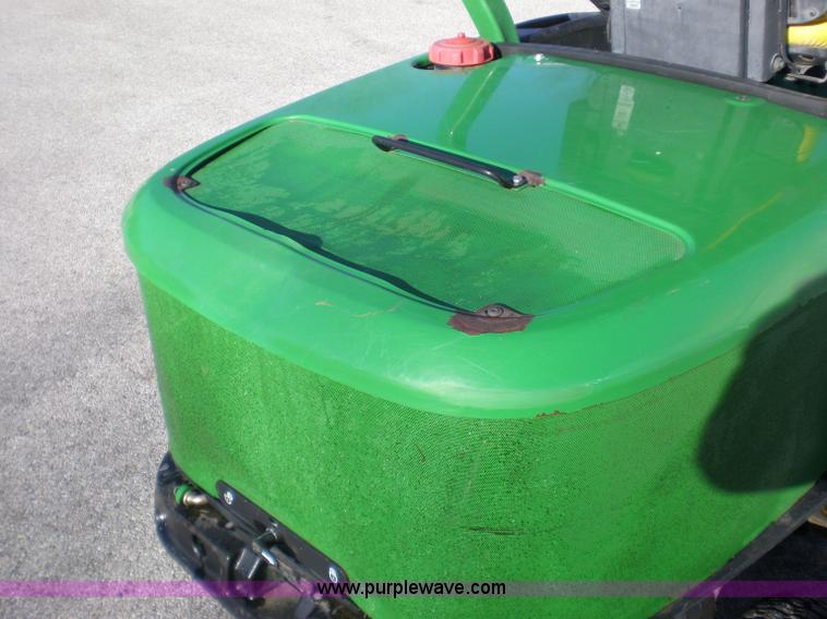 image for item I9758 2005 John Deere 1565 mower