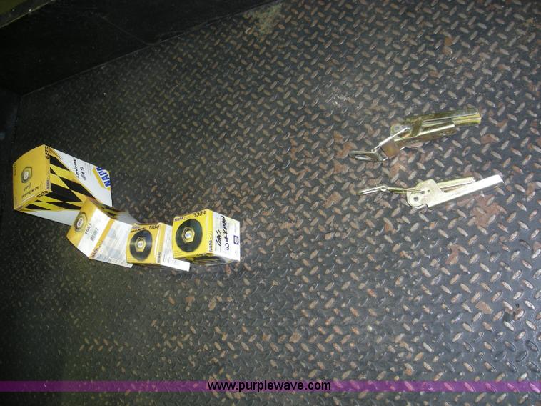 image for item I9759 1998 Toro Workman 3200 utility vehicle