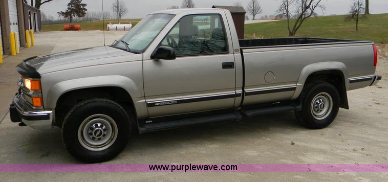 image for item I9761 1998 Chevrolet K2500 pickup truck