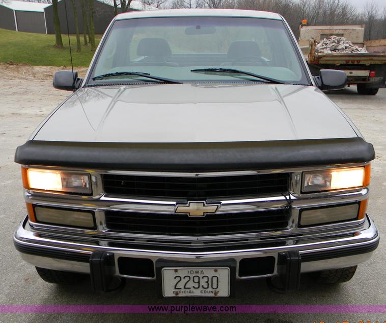 image for item I9761 1998 Chevrolet K2500 pickup truck