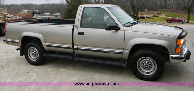 image for item I9761 1998 Chevrolet K2500 pickup truck