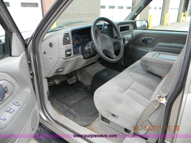 image for item I9761 1998 Chevrolet K2500 pickup truck