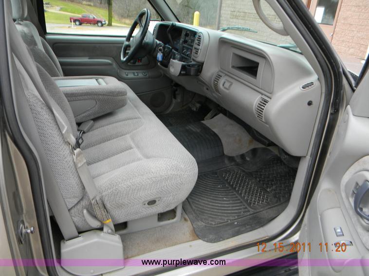 image for item I9761 1998 Chevrolet K2500 pickup truck