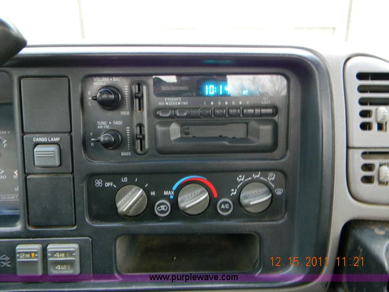 image for item I9761 1998 Chevrolet K2500 pickup truck