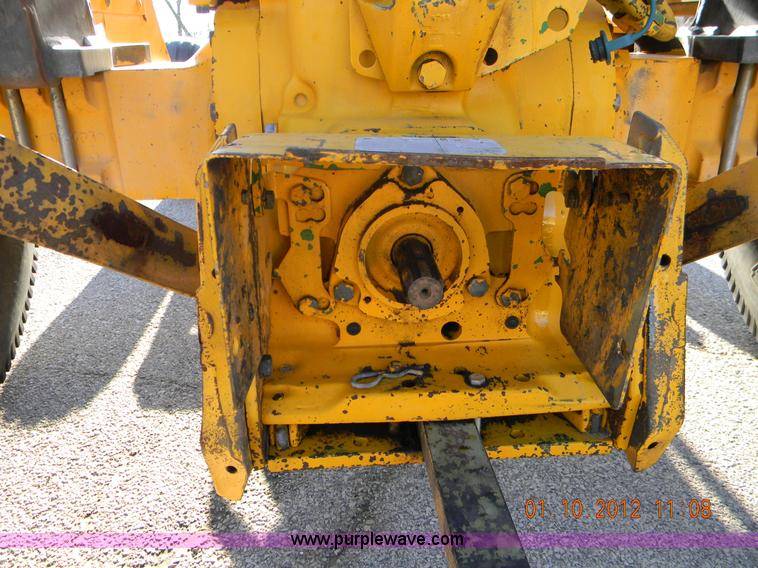 image for item I9762 John Deere 2155 tractor